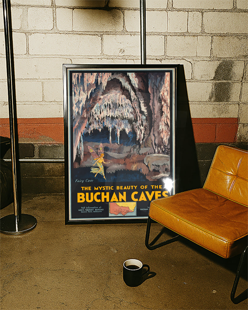 Vintage Australien Höhlen Poster – Buchan Caves Poster – FineArt Wandbild, moderne Kunst & Fine Art Print von Spawnd, handgefertigt & Made in Germany