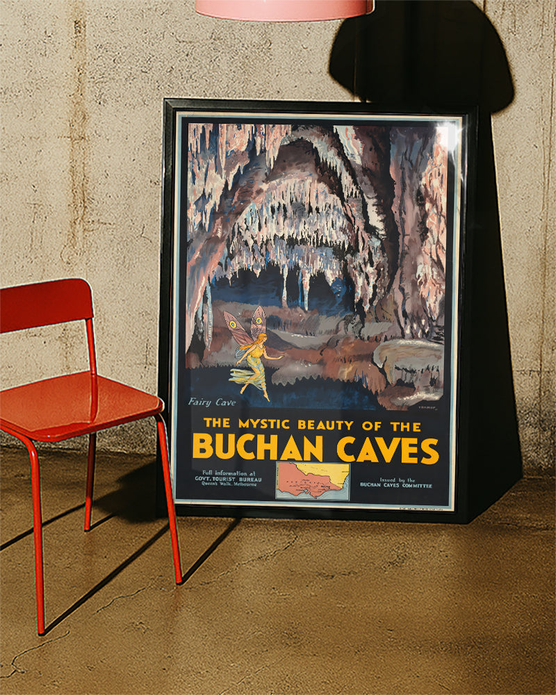 Vintage Australien Höhlen Poster – Buchan Caves Poster – FineArt Wandbild, moderne Kunst & Fine Art Print von Spawnd, handgefertigt & Made in Germany