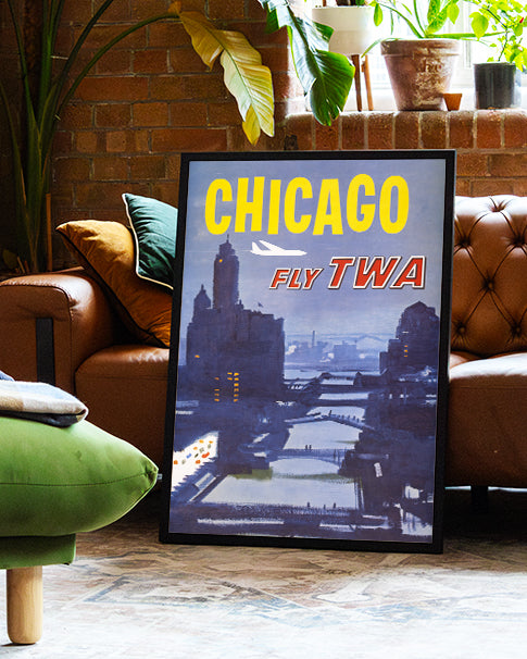 Vintage Chicago Skyline Flugreise Poster – Chicago Fly TWA Poster – FineArt Wandbild, moderne Kunst & Fine Art Print von Spawnd, handgefertigt & Made in Germany