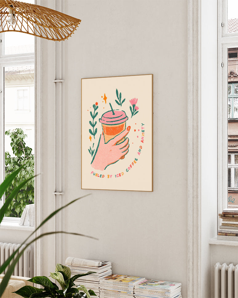 Typografie & Illustration Eis Kaffee Poster – Iced Coffee Energy Poster – FineArt Wandbild, moderne Kunst & Fine Art Print von Spawnd, handgefertigt & Made in Germany