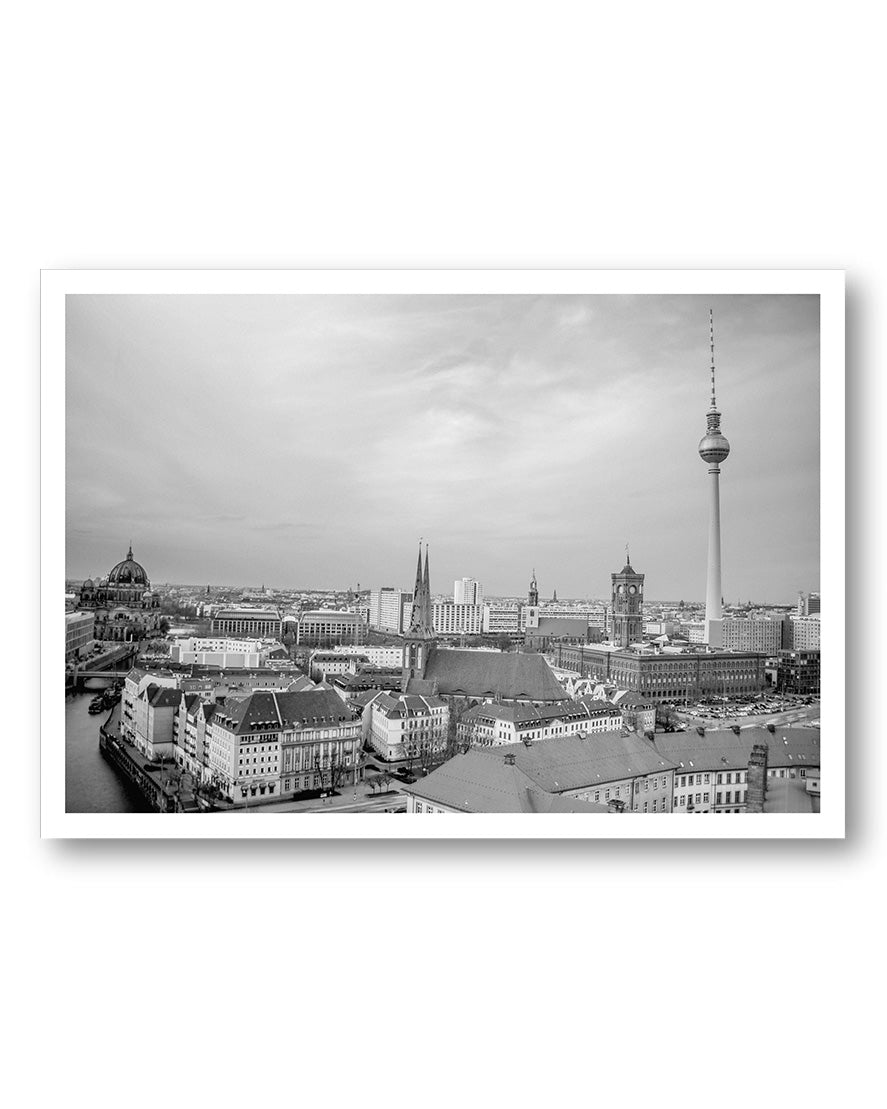 Berlin Poster – FineArt Wandbild, moderne Kunst & Fine Art Print von Spawnd, handgefertigt & Made in Germany