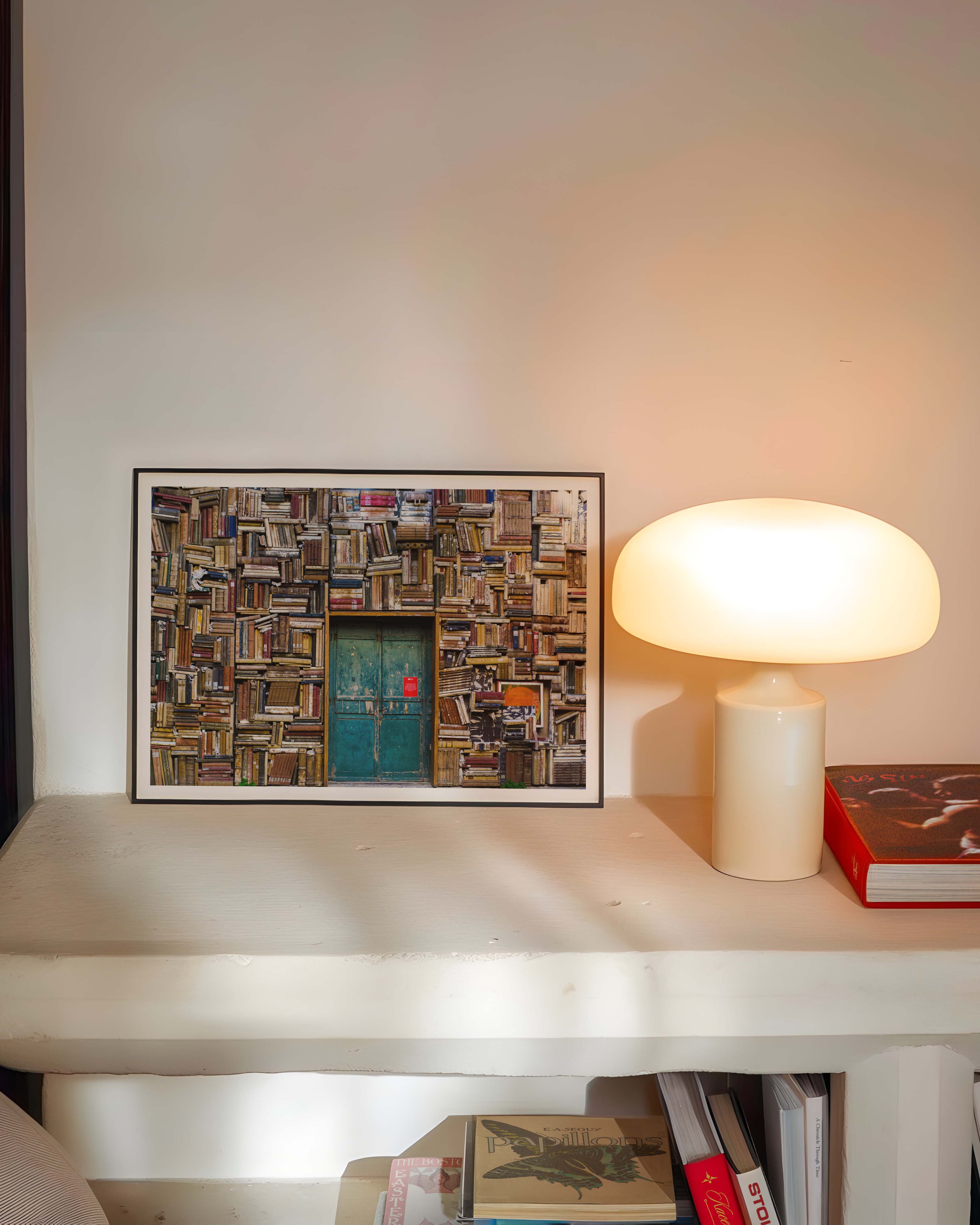 Books in shelves Poster – FineArt Wandbild, moderne Kunst & Fine Art Print von Spawnd, handgefertigt & Made in Germany