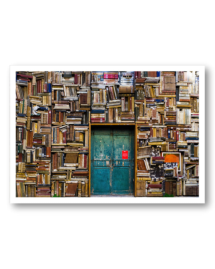 Books in shelves Poster – FineArt Wandbild, moderne Kunst & Fine Art Print von Spawnd, handgefertigt & Made in Germany