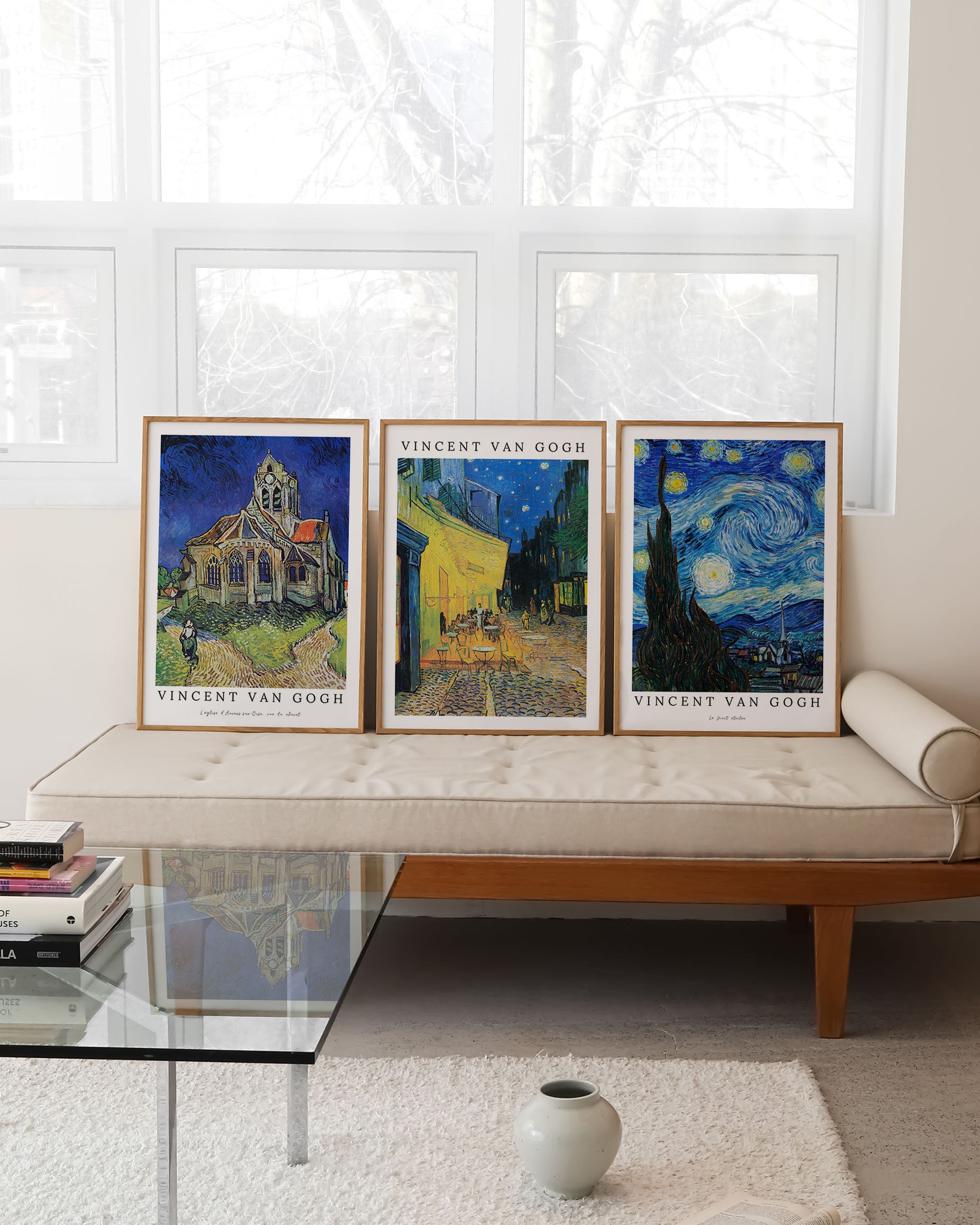 Café Terrace at Night Poster – FineArt Wandbild, moderne Kunst & Fine Art Print von Spawnd, handgefertigt & Made in Germany