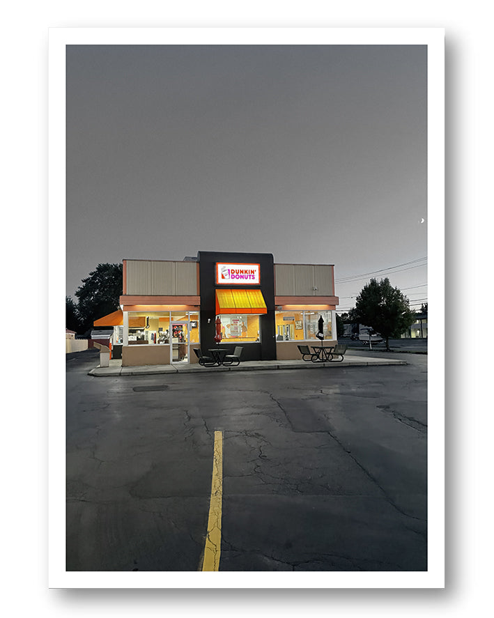 Dunkin Donuts in buffalo Poster – FineArt Wandbild, moderne Kunst & Fine Art Print von Spawnd, handgefertigt & Made in Germany