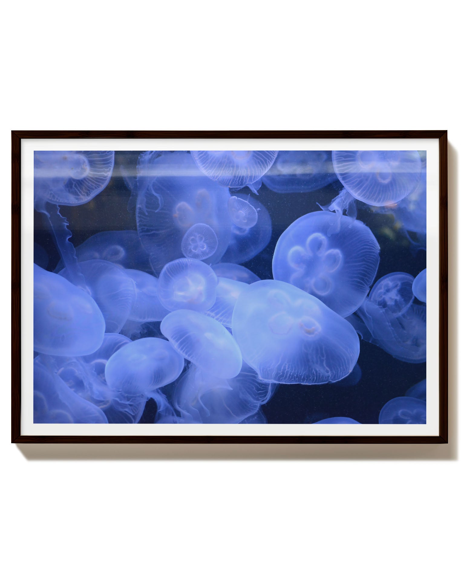 Glowing in the dark Poster – FineArt Wandbild, moderne Kunst & Fine Art Print von Spawnd, handgefertigt & Made in Germany