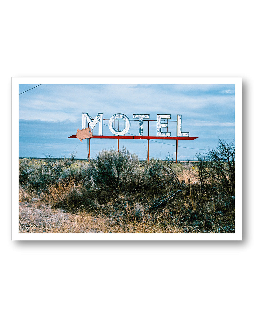 Motel Poster – FineArt Wandbild, moderne Kunst & Fine Art Print von Spawnd, handgefertigt & Made in Germany