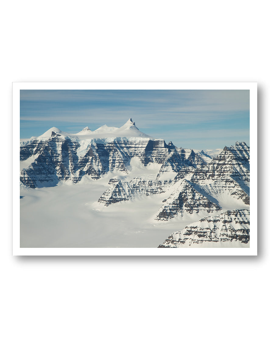 Mountain Poster – FineArt Wandbild, moderne Kunst & Fine Art Print von Spawnd, handgefertigt & Made in Germany