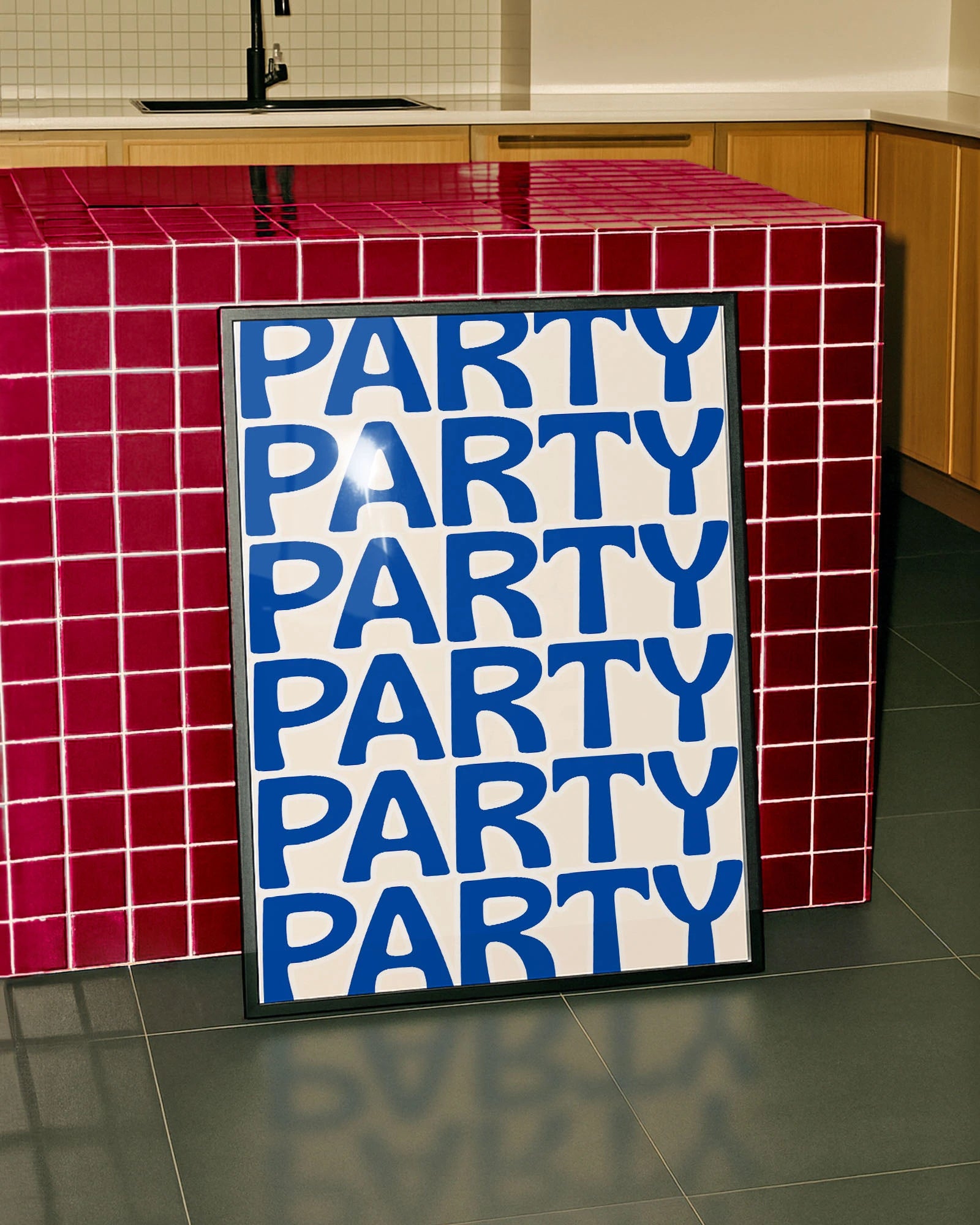 Party Poster – FineArt Wandbild, moderne Kunst & Fine Art Print von Spawnd, handgefertigt & Made in Germany