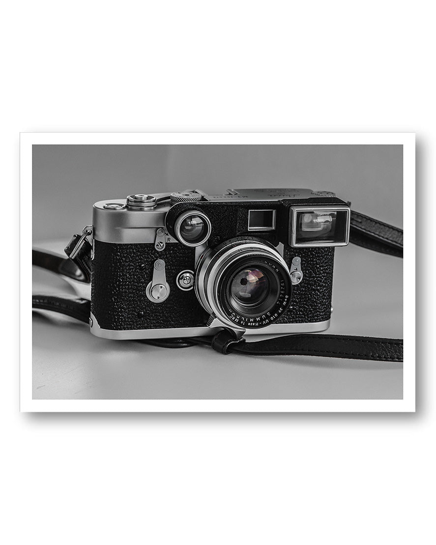 Retro camera Poster – FineArt Wandbild, moderne Kunst & Fine Art Print von Spawnd, handgefertigt & Made in Germany