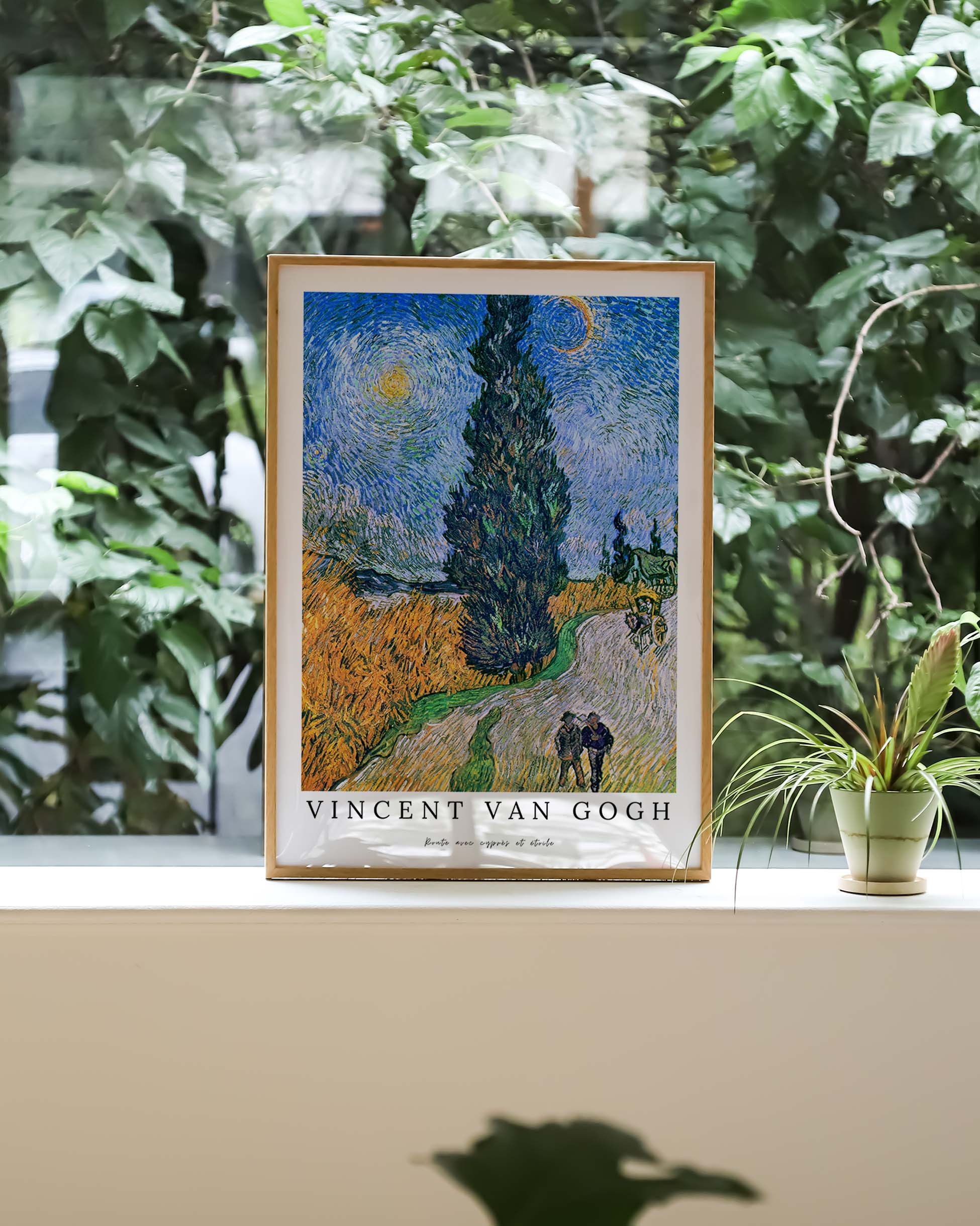 Route avec cyprès et étoile Poster – FineArt Wandbild, moderne Kunst & Fine Art Print von Spawnd, handgefertigt & Made in Germany