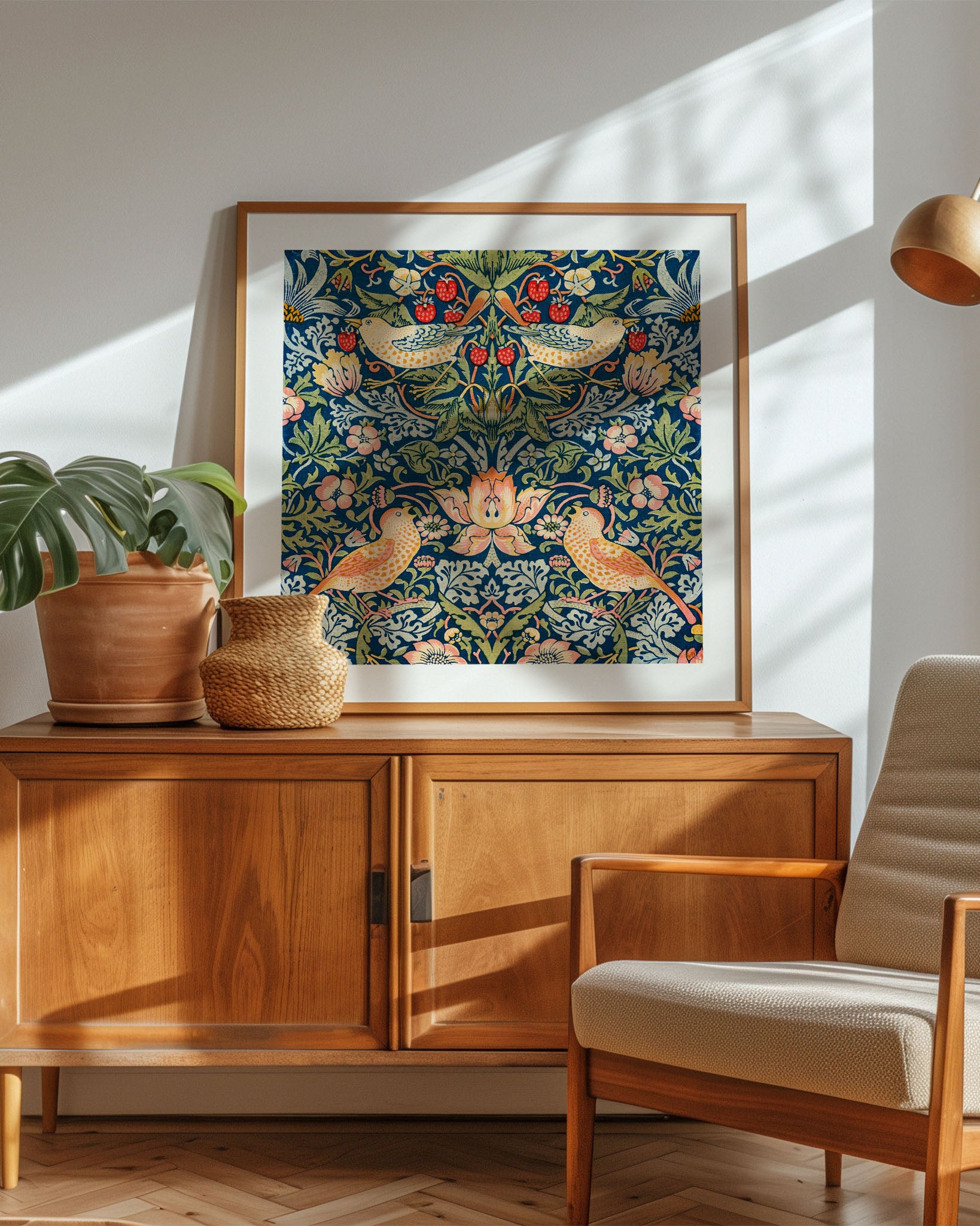 Strawberry Thief Poster – FineArt Wandbild, moderne Kunst & Fine Art Print von Spawnd, handgefertigt & Made in Germany