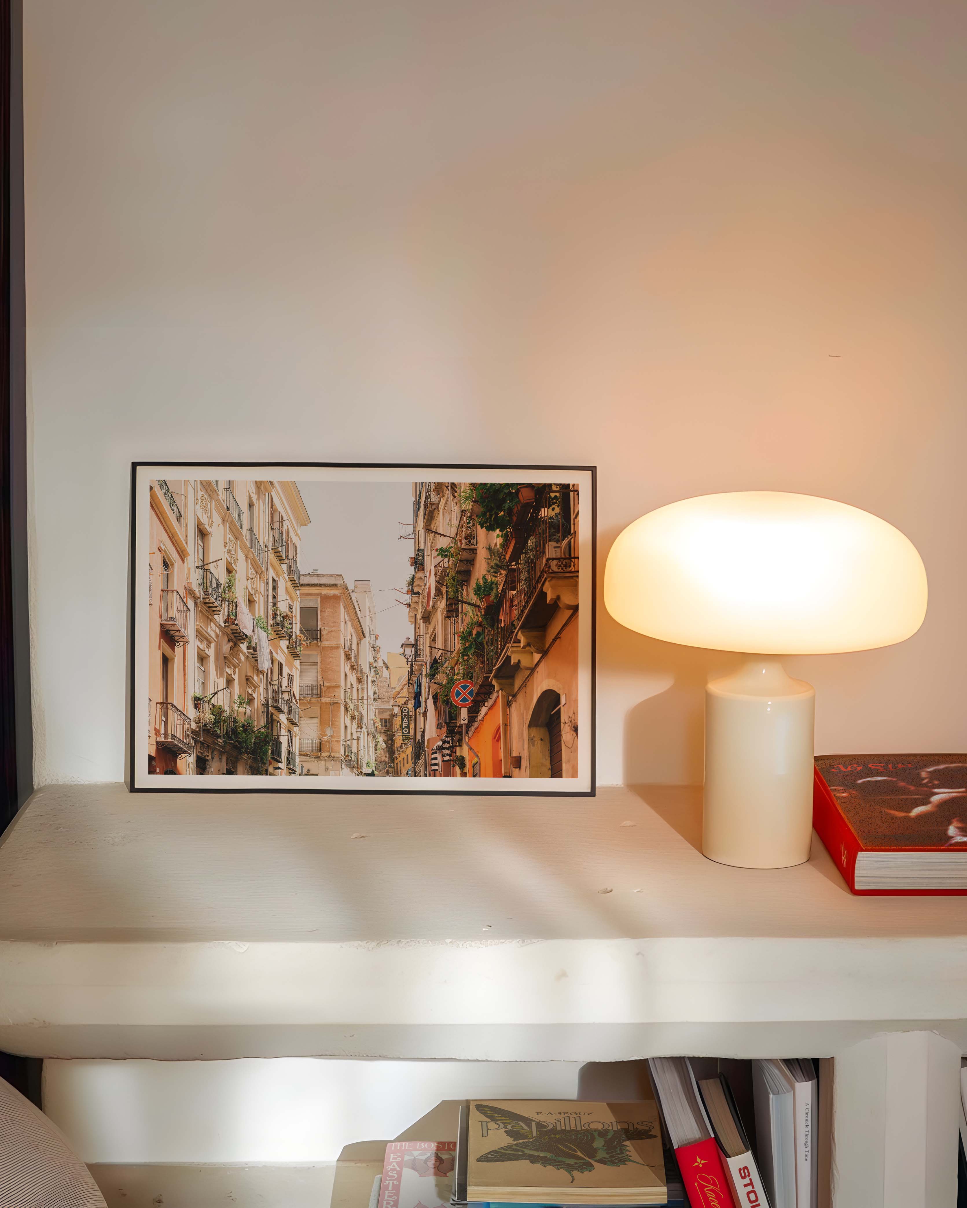 Street in Cagilari Poster – FineArt Wandbild, moderne Kunst & Fine Art Print von Spawnd, handgefertigt & Made in Germany