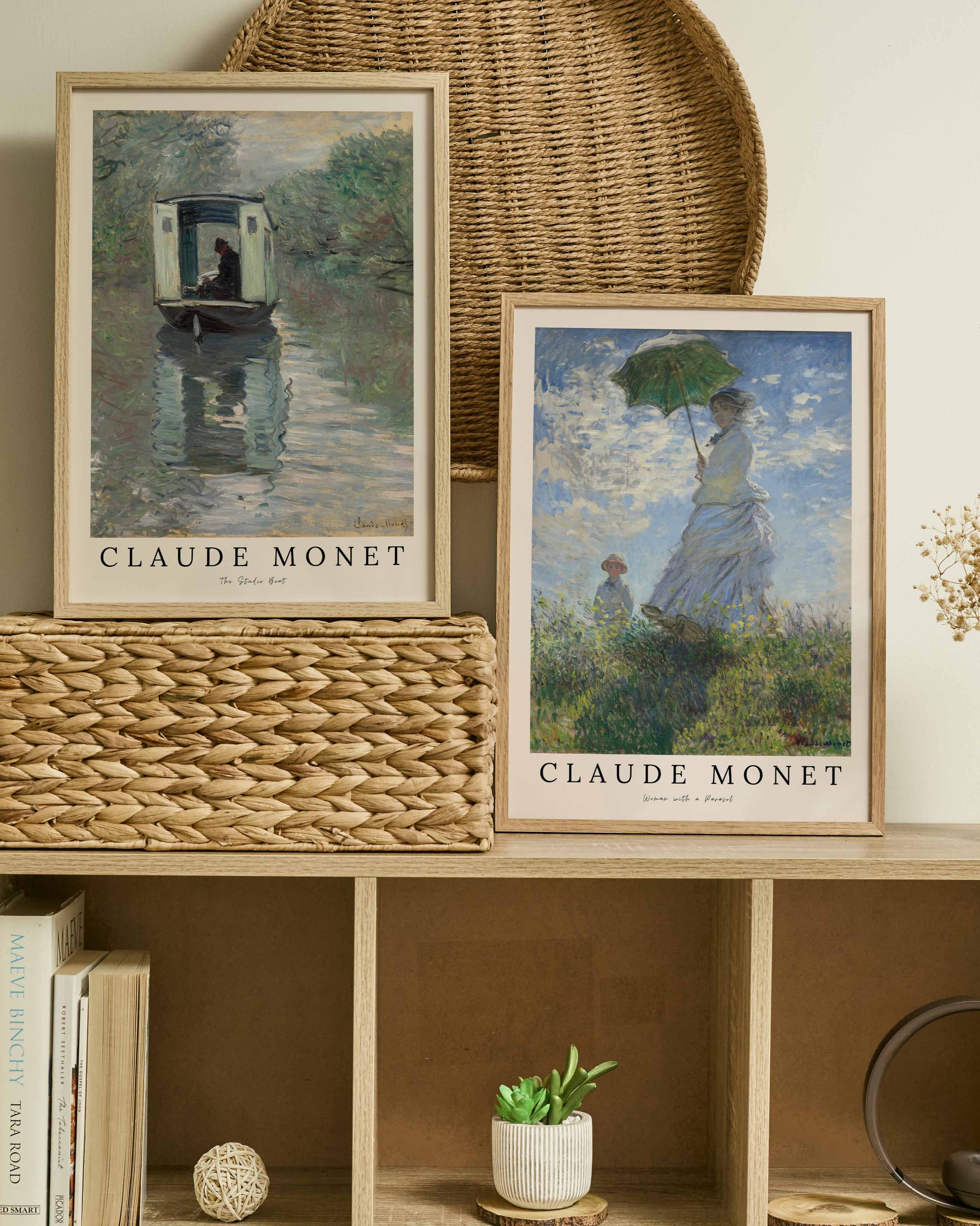 Woman with a Parasol Poster im Wohnzimmer – Fine Art Print – Spawnd