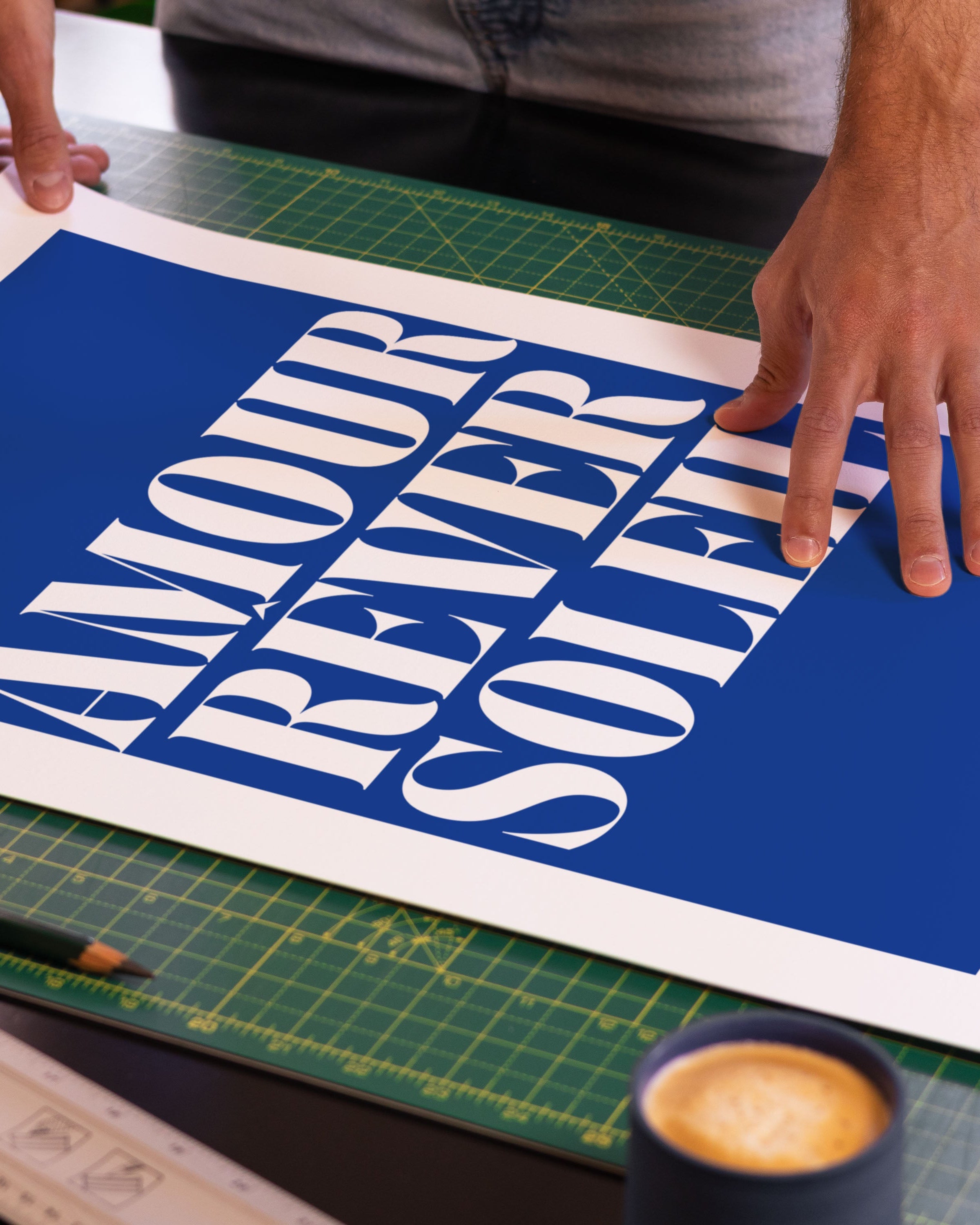 Amour Poster im Wohnzimmer – Fine Art Print – Spawnd