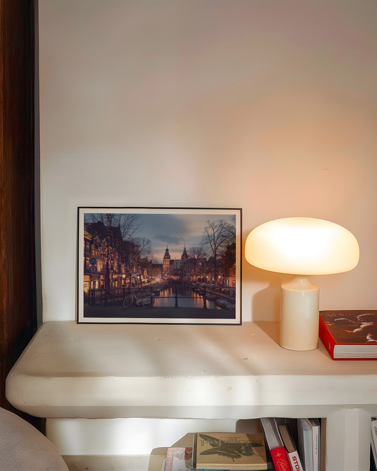 Amsterdam in the evening Poster – FineArt Wandbild, moderne Kunst & Fine Art Print von Spawnd, handgefertigt & Made in Germany