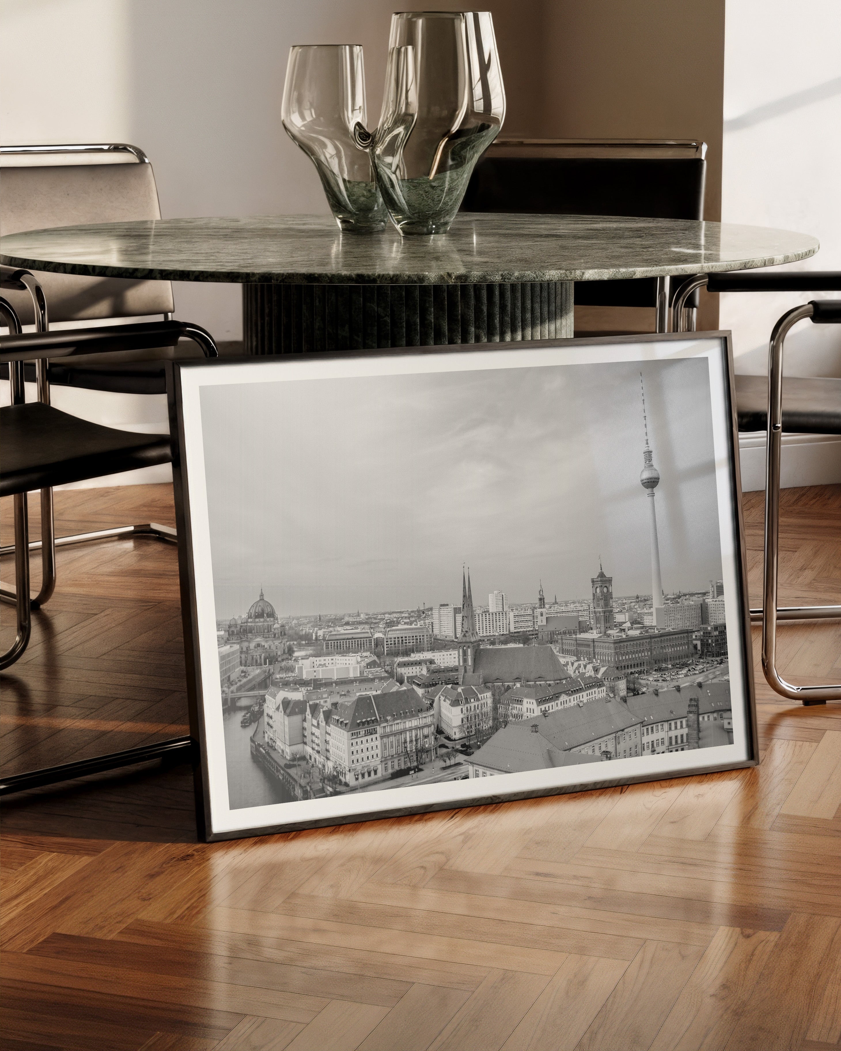 Berlin Poster – FineArt Wandbild, moderne Kunst & Fine Art Print von Spawnd, handgefertigt & Made in Germany