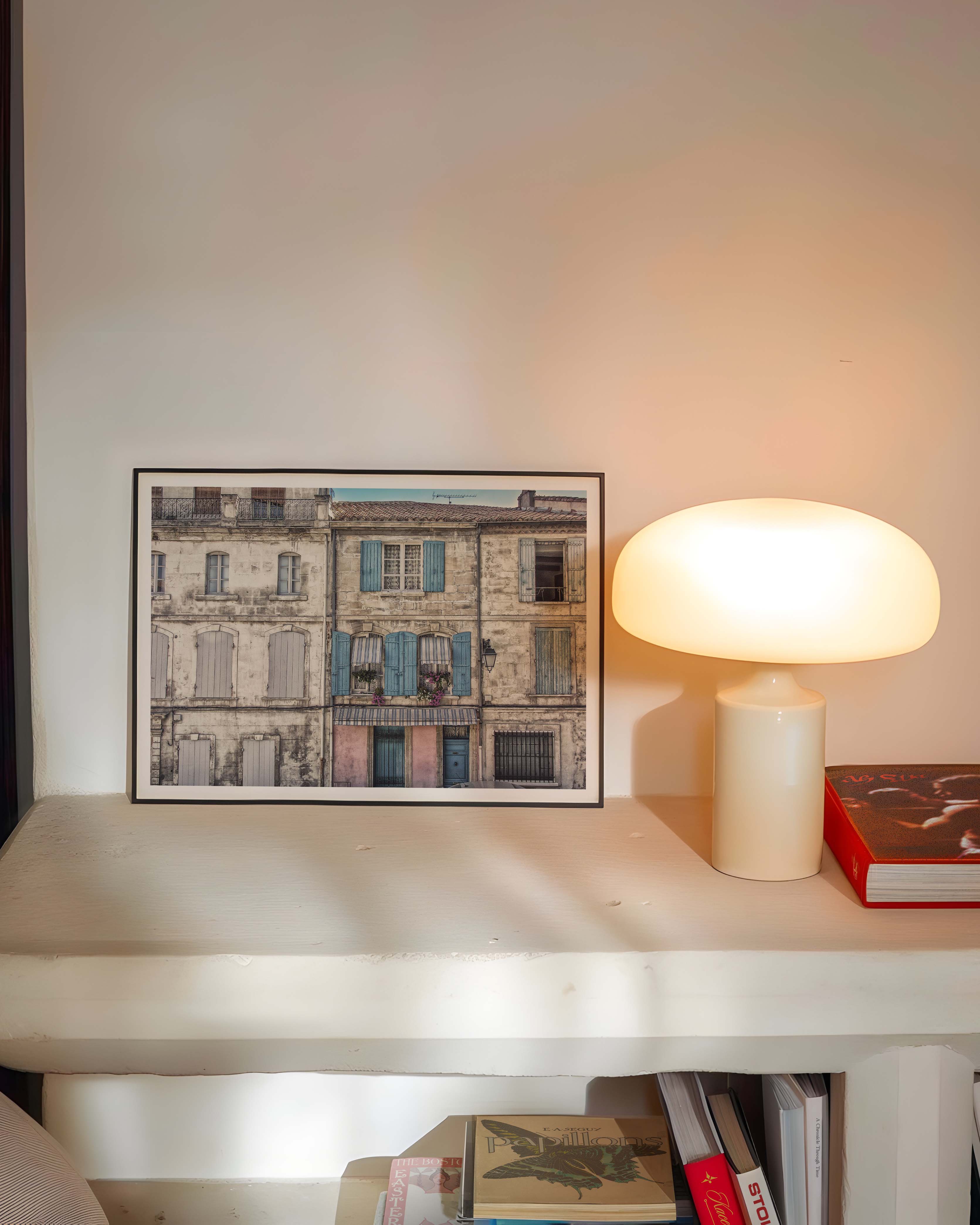 Fenster der Provence Poster – FineArt Wandbild, moderne Kunst & Fine Art Print von Spawnd, handgefertigt & Made in Germany