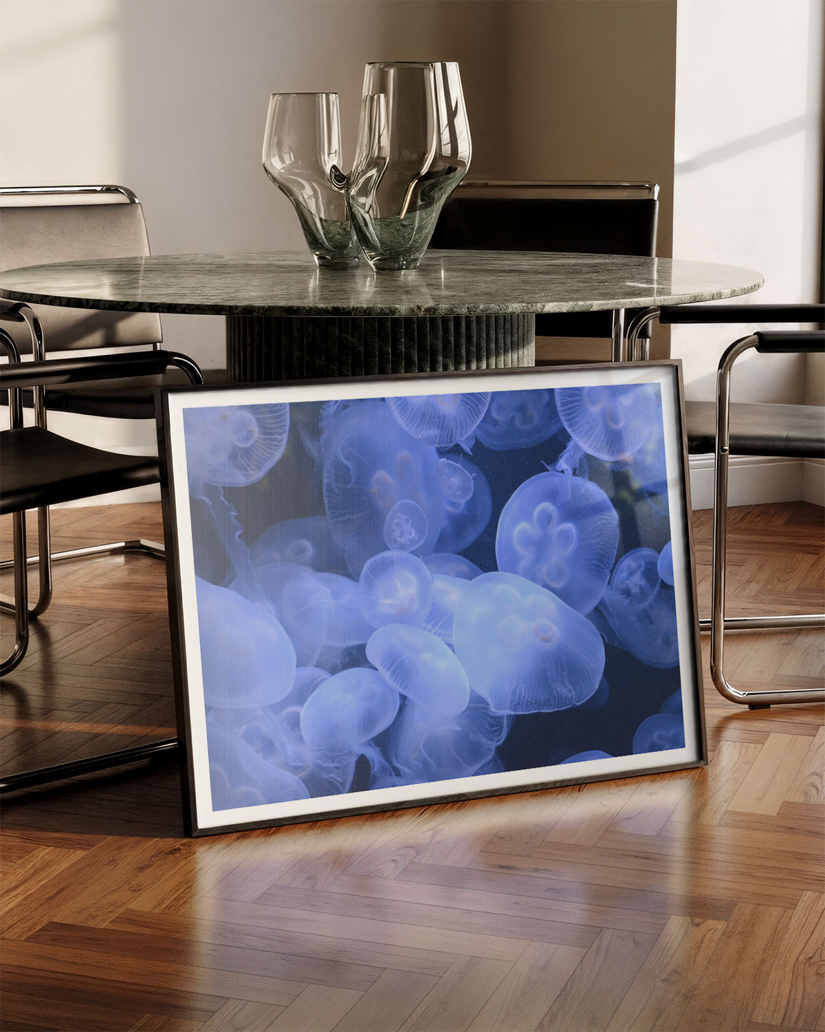 Glowing in the dark Poster – FineArt Wandbild, moderne Kunst & Fine Art Print von Spawnd, handgefertigt & Made in Germany