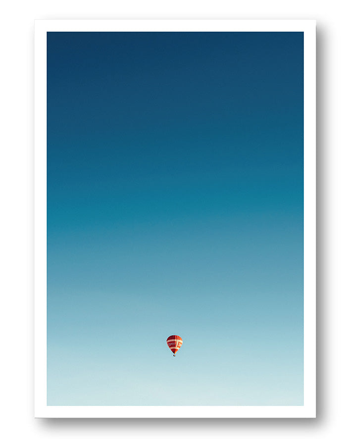 Hot air balloon Poster – FineArt Wandbild, moderne Kunst & Fine Art Print von Spawnd, handgefertigt & Made in Germany