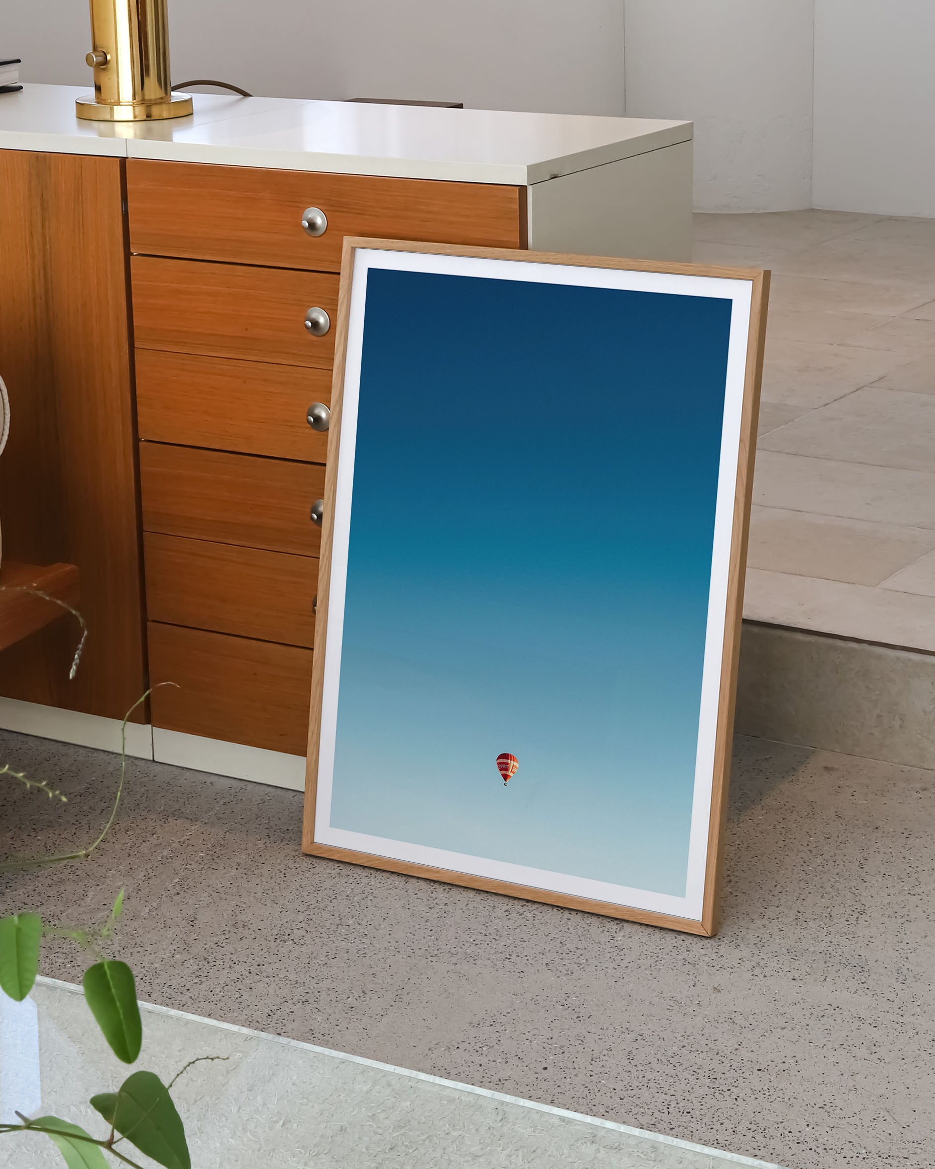 Hot air balloon Poster – FineArt Wandbild, moderne Kunst & Fine Art Print von Spawnd, handgefertigt & Made in Germany