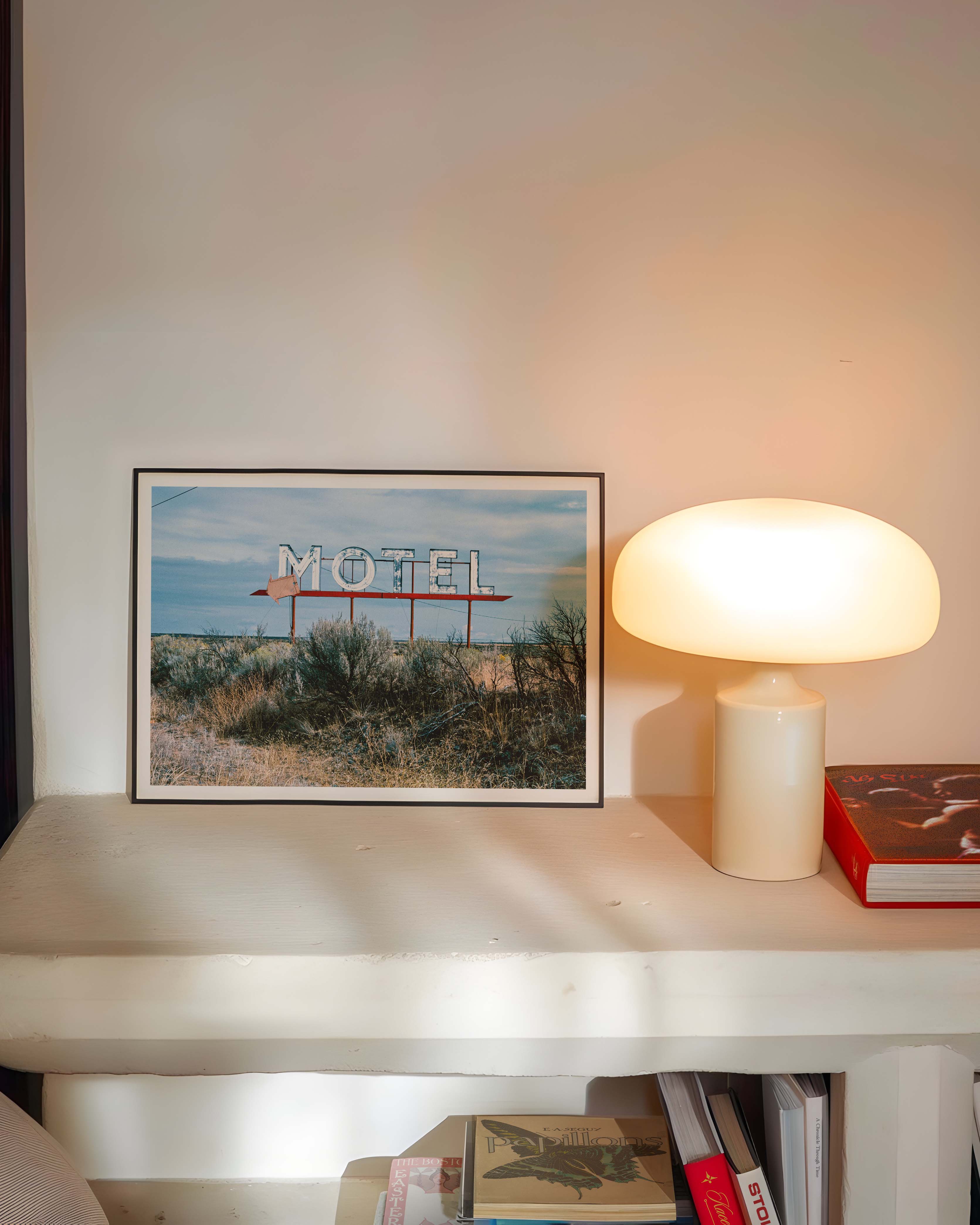 Motel Poster – FineArt Wandbild, moderne Kunst & Fine Art Print von Spawnd, handgefertigt & Made in Germany