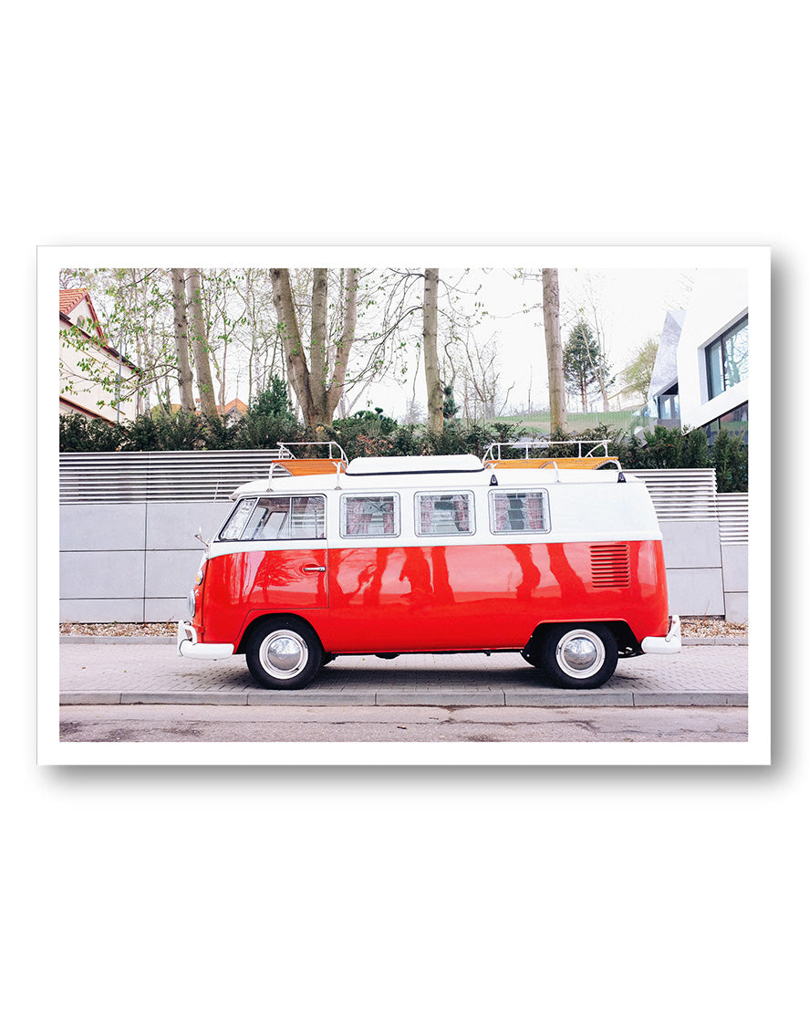 Red Van Poster – FineArt Wandbild, moderne Kunst & Fine Art Print von Spawnd, handgefertigt & Made in Germany